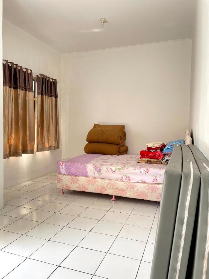 Villa Bukit Indah Berastagi Exterior foto